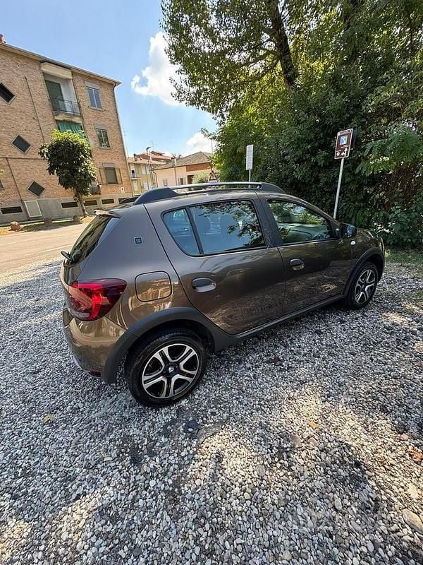 Usata Dacia Sandero Anniversary 95 CV (69 kW) 2020 Marrone Berlina