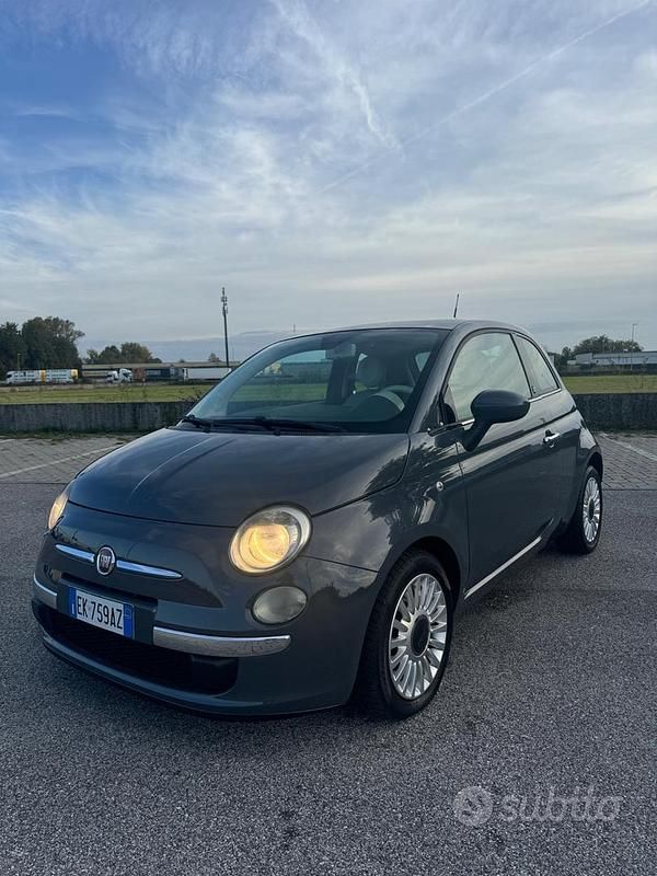 Grigio Usata 2011 Fiat 500 Tre volumi | 4800 € (Ottimo prezzo) - Immagine 1/4