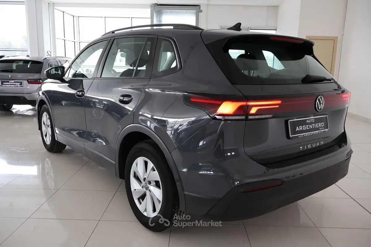 Begagnad VW Tiguan Life 150 HK (110 kW) 2025 Grå SUV