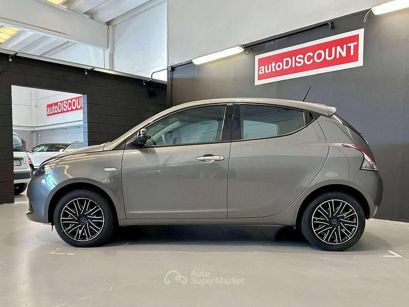 Usata Lancia Ypsilon Silver 69 CV (50 kW) 2022 Grigio Utilitaria