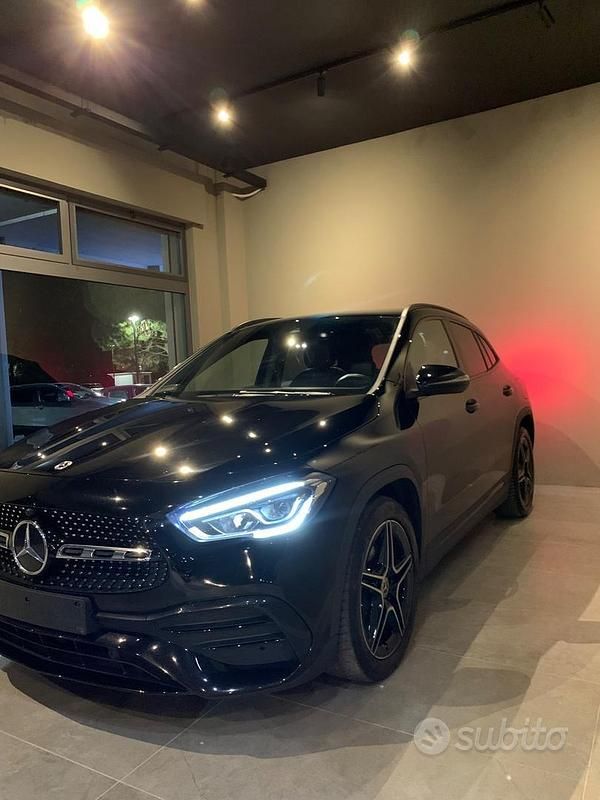 Usata Mercedes GLA200 Premium 150 CV (110 kW) 2022 Nero SUV