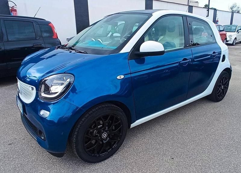 Usata Smart ForFour Proxy 71 CV (52 kW) 2016 Blu Utilitaria