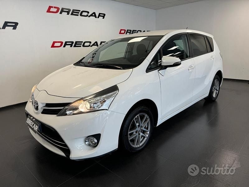 Usata Toyota Verso Active 132 CV (97 kW) 2015 Bianco Monovolume