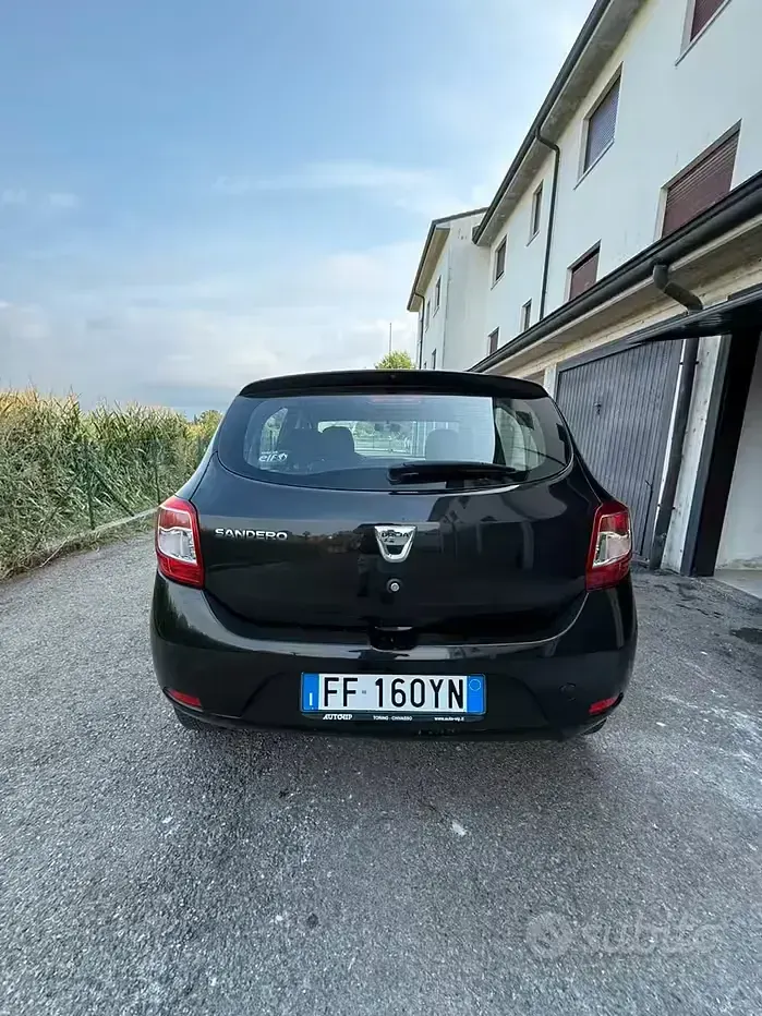 Usata Dacia Sandero 73 CV (53 kW) 2016 Nero Berlina