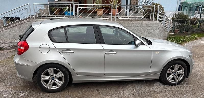 Usata BMW 116 122 CV (89 kW) 2007 Grigio Utilitaria