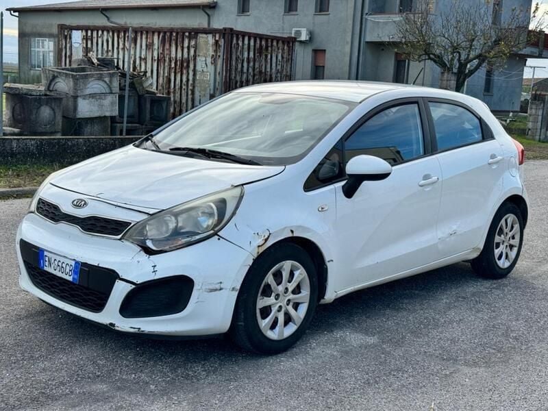 Usata Kia Rio EX 90 CV (66 kW) 2012 Bianco Berlina