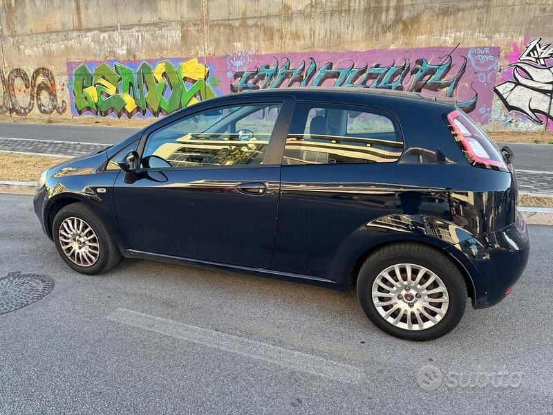 Usata Fiat Punto 69 CV (50 kW) 2013 Blu Utilitaria
