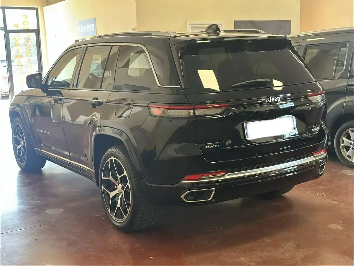 Usata Jeep Grand Cherokee Summit 379 CV (278 kW) 2023 Nero metallizzato SUV