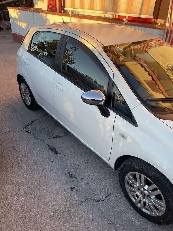 Usata Fiat Punto Easy 75 CV (55 kW) 2012 Utilitaria