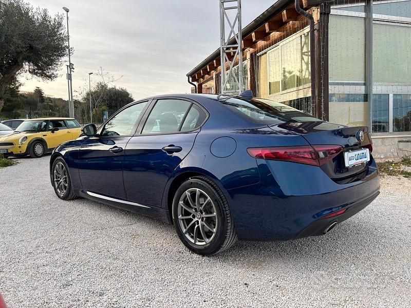 Usata Alfa Romeo Giulia Super 150 CV (110 kW) 2016 Blu Berlina