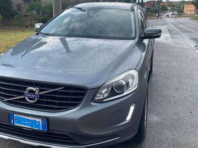 Usado Volvo XC60 150 HP (110 kW) 2017 Cinzento SUV