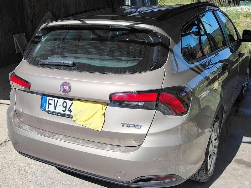 Usata Fiat Tipo Easy 120 CV (88 kW) 2019 Bronzo Station wagon