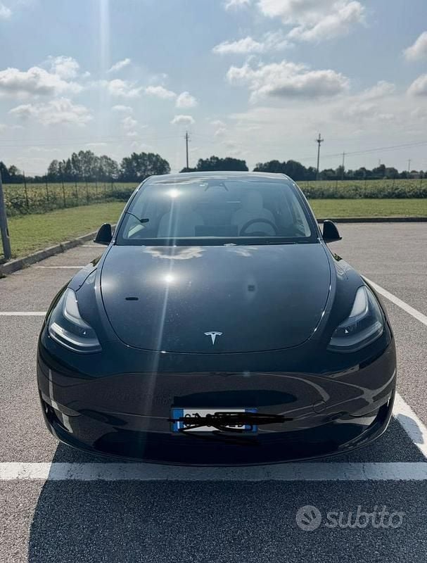 Usata Tesla Model Y Performance 392 kW (534 CV) 2024 Nero SUV