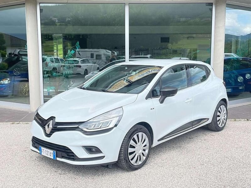Bianco Usata 2019 Renault Clio IV Zen Tre volumi | 9600 € (Buon prezzo) - Immagine 1/4