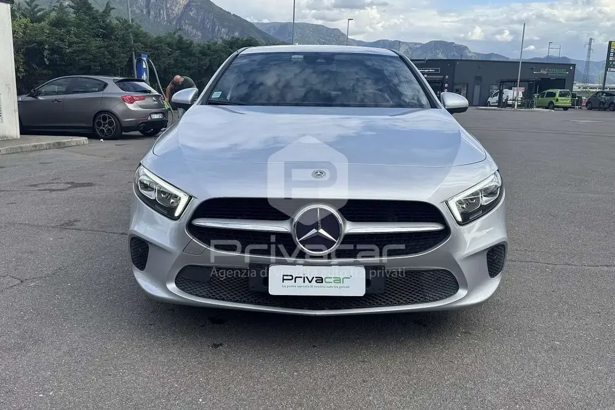 Usata Mercedes A200 163 CV (119 kW) 2018 Grigio Utilitaria