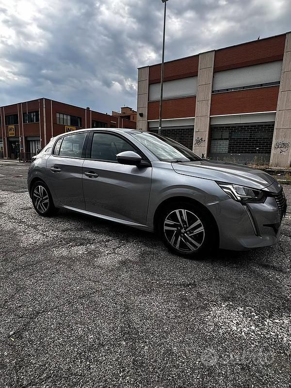 Usata Peugeot 208 Allure 102 CV (75 kW) 2019 Grigio Utilitaria