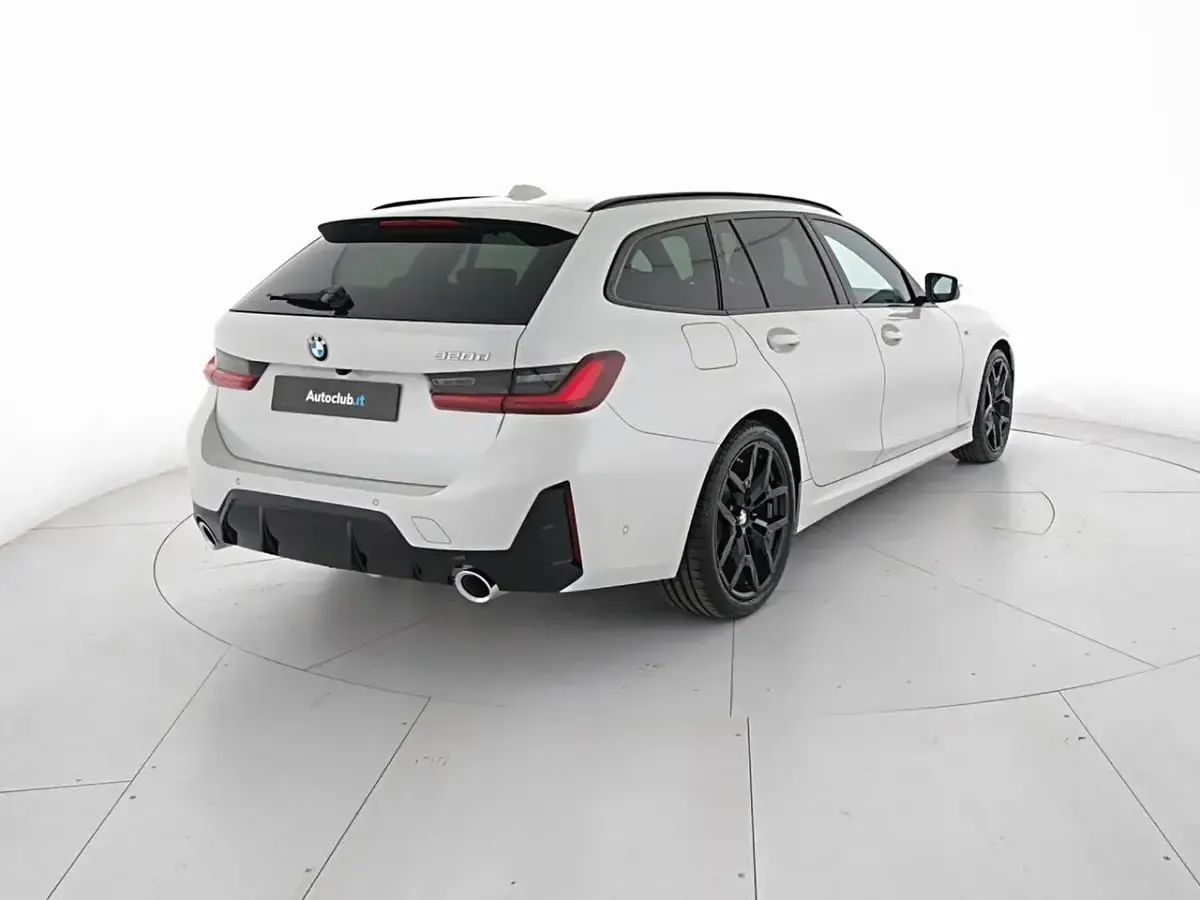 Nuova BMW 320e M Sport 190 CV (139 kW) 2026 Bianco Station wagon