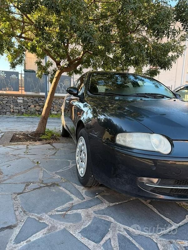 Usata Alfa Romeo 147 115 CV (84 kW) 2000 Nero Utilitaria