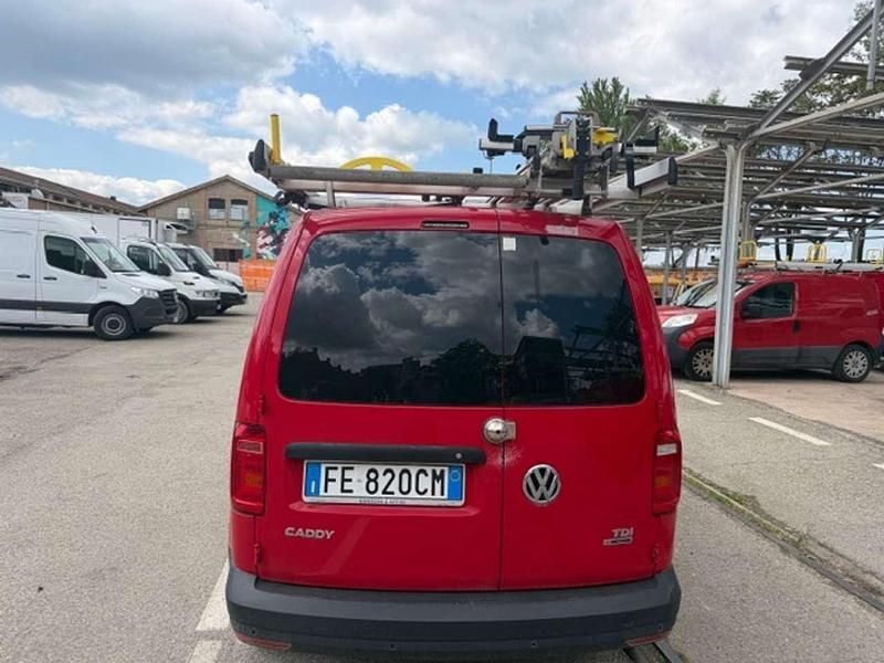 Usata VW Caddy 110 CV (80 kW) 2016 Rosso Monovolume