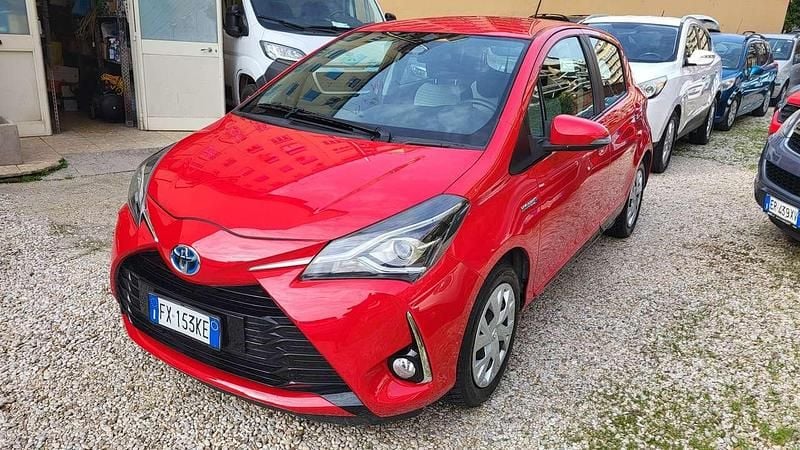 Usata Toyota Yaris Hybrid Style 73 CV (53 kW) 2019 Rosso Berlina