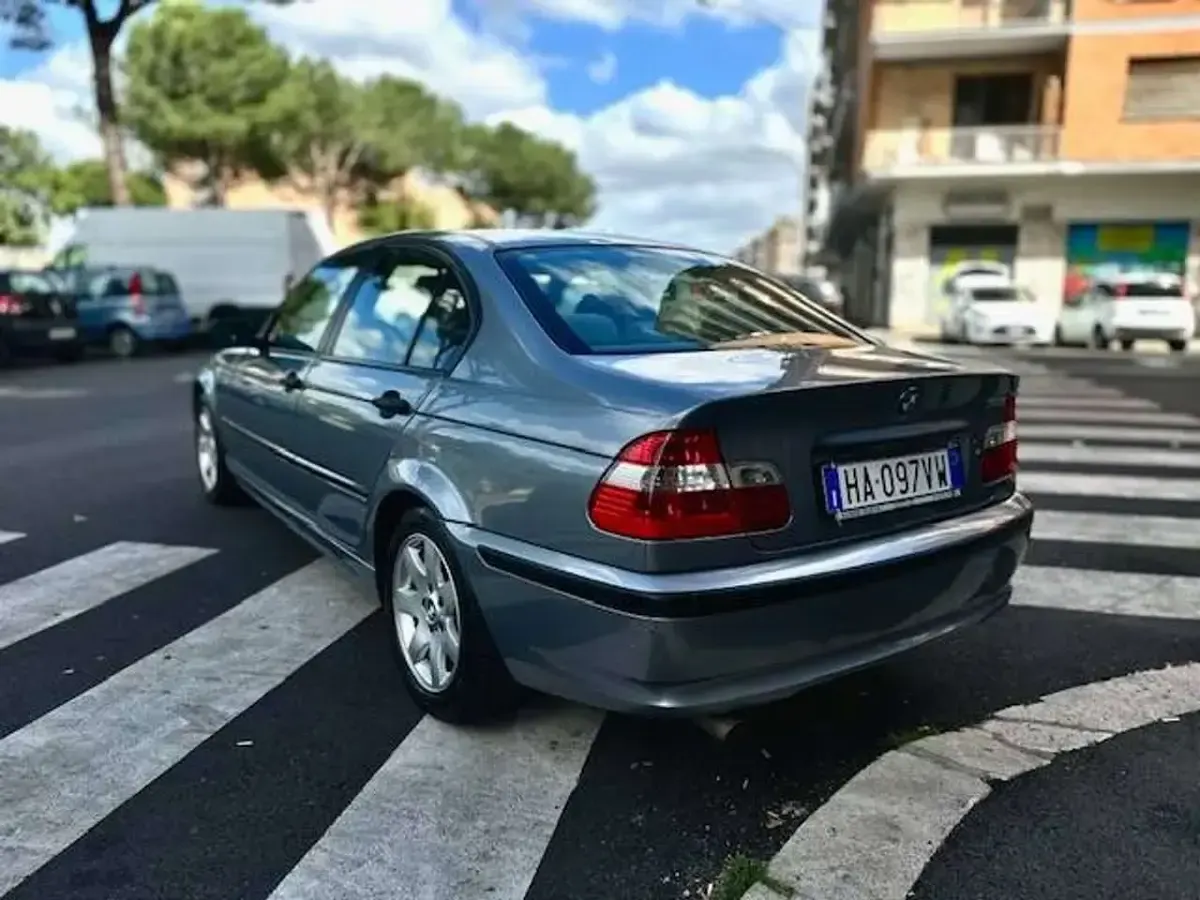 Usata BMW 318 143 CV (105 kW) 2004 Grigio Berlina