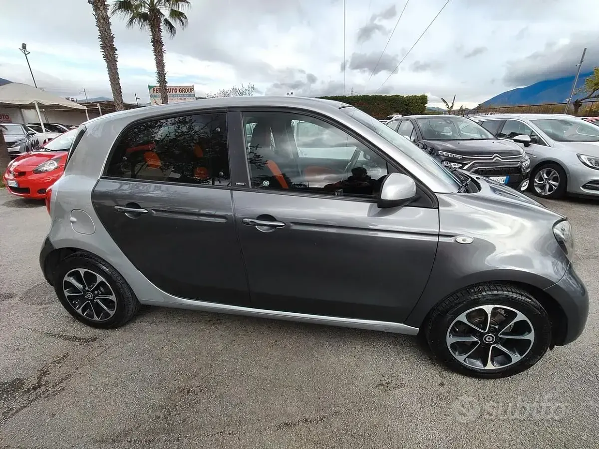 Usata Smart ForFour 71 CV (52 kW) 2015 Grigio Utilitaria