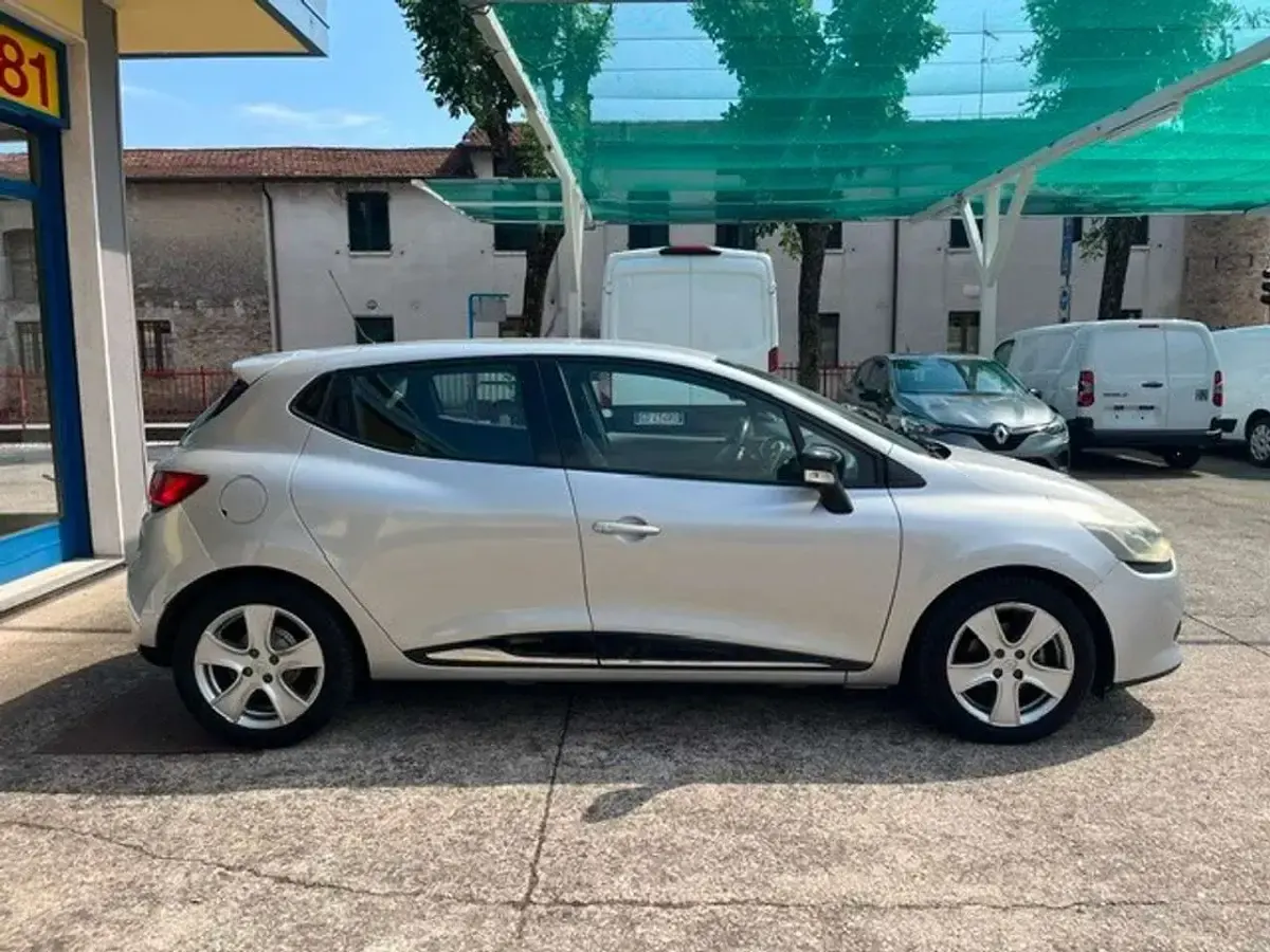 Usata Renault Clio IV Zen 75 CV (55 kW) 2016 Argento Berlina