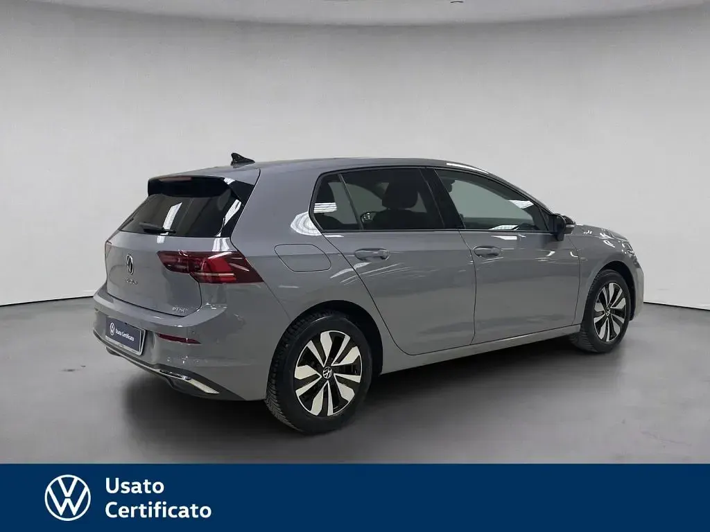 Usata VW Golf VIII Style 150 CV (110 kW) 2025 Grigio pastello Berlina