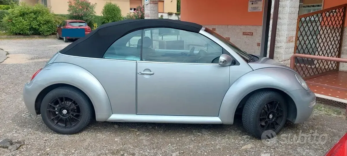 Usata VW New Beetle 102 CV (75 kW) 2004 Grigio Utilitaria