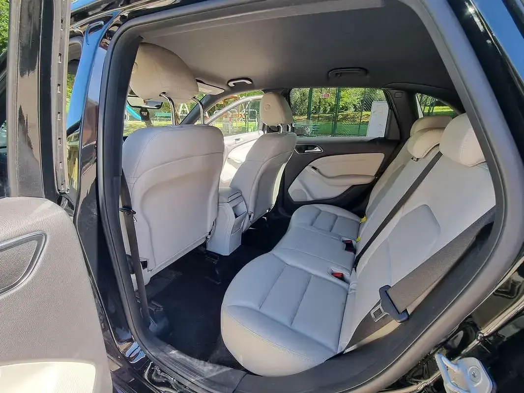 Usata Mercedes B180 Premium 109 CV (80 kW) 2014 Nero Utilitaria