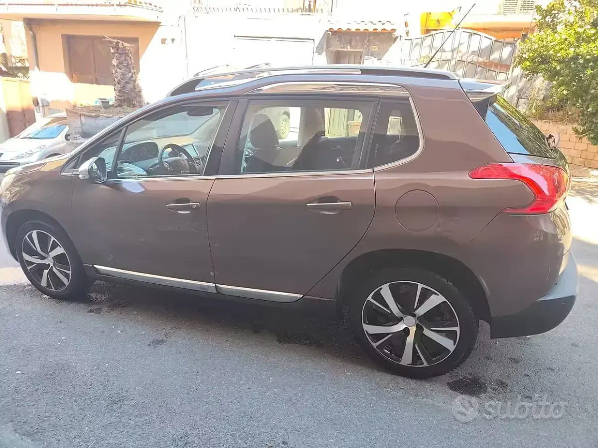Usata Peugeot 2008 Allure 92 CV (67 kW) 2015 Marrone SUV