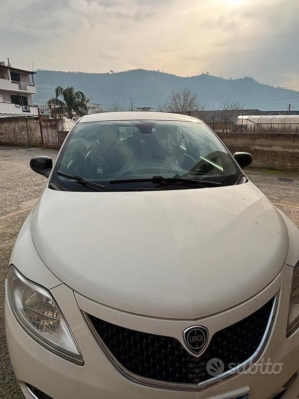 Usata Lancia Ypsilon 2016 Bianco Utilitaria