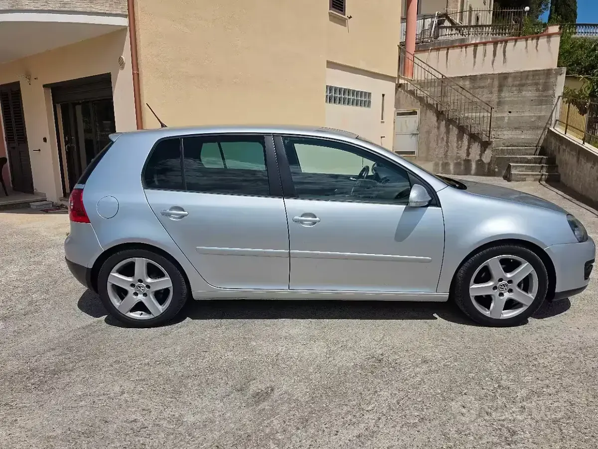Usata VW Golf V 140 CV (102 kW) 2007 Grigio Berlina