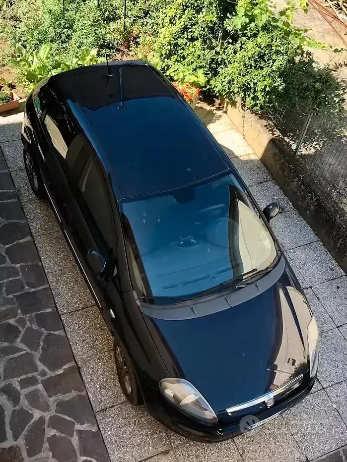 Usata Fiat Punto 69 CV (50 kW) 2011 Bluazzurro Utilitaria