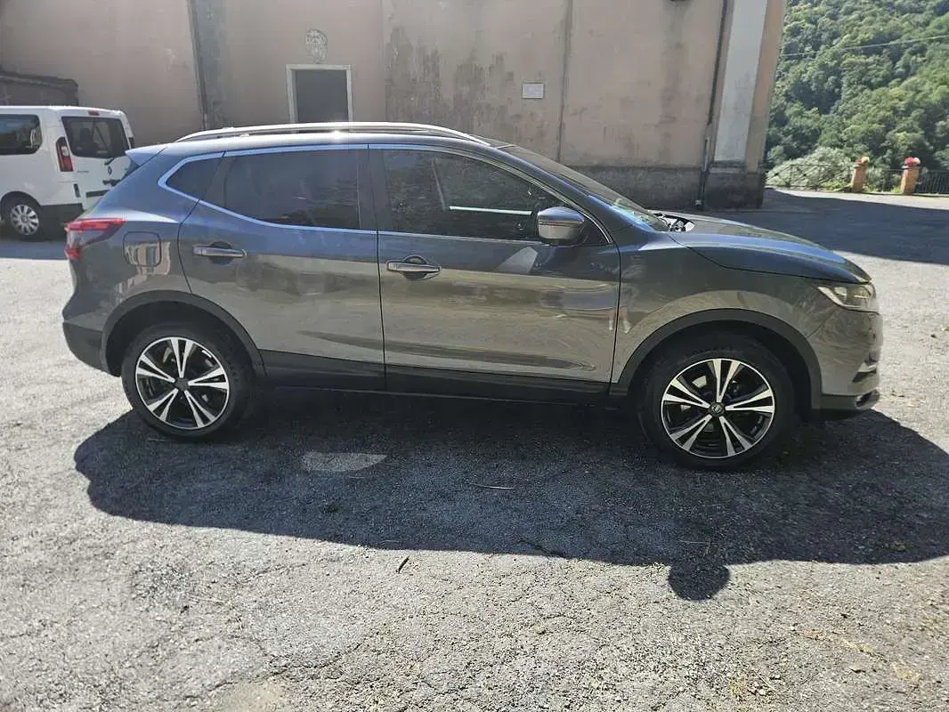 Usata Nissan Qashqai N-Connecta 110 CV (80 kW) 2018 Grigio SUV