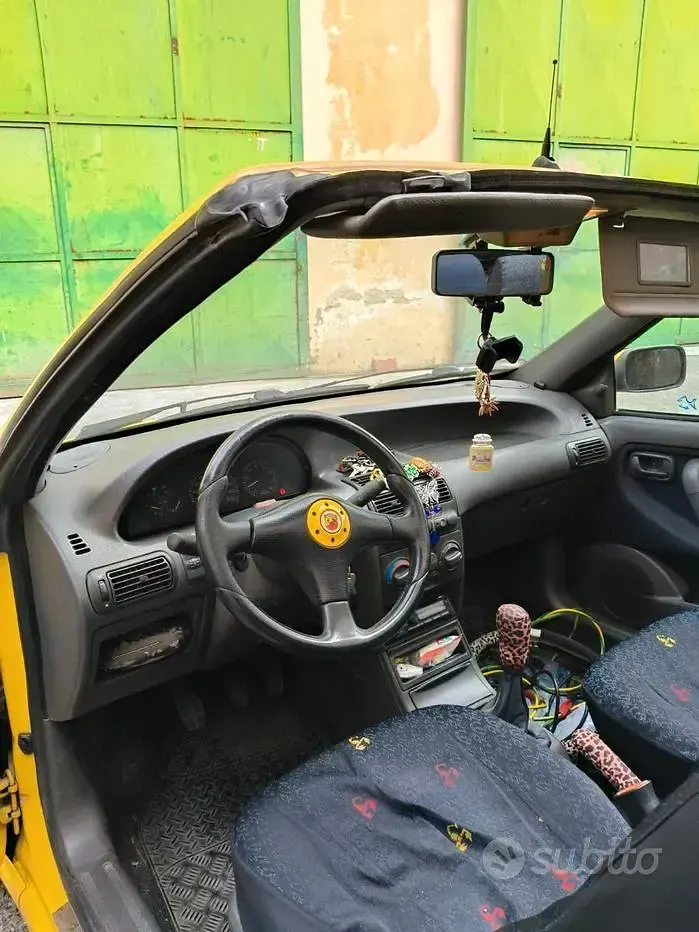 Usado Fiat Punto Cabriolet 86 HP (63 kW) 1999 Amarelo Cabrios
