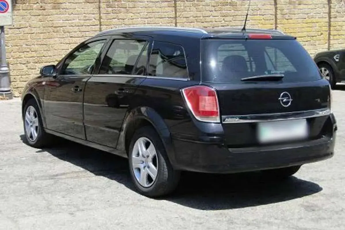 Usata Opel Astra Enjoy 125 CV (91 kW) 2009 Nero Station wagon