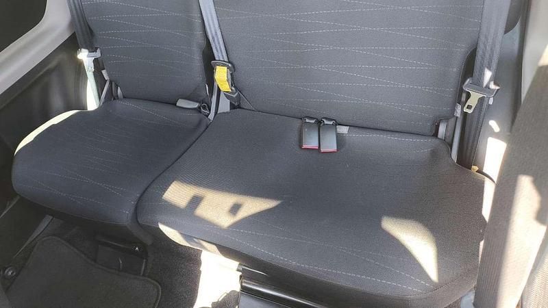 Argento Usata 2007 Toyota Yaris Sol Tre volumi | 2400 € (Ottimo prezzo) - Immagine 1/4