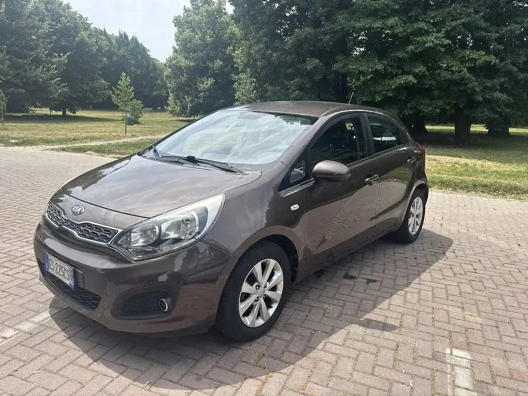 Usata Kia Rio Active 75 CV (55 kW) 2013 Berlina