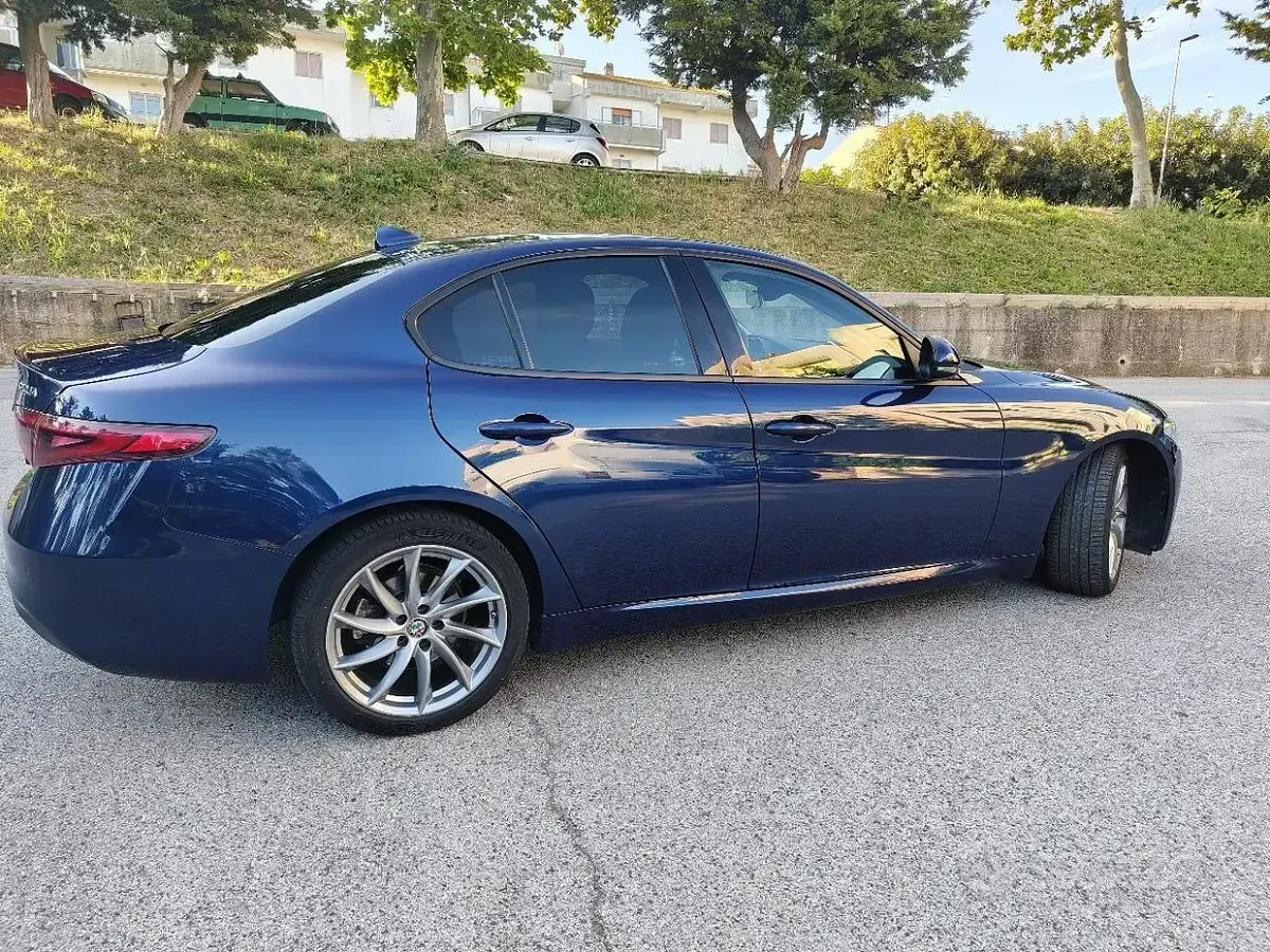 Usata Alfa Romeo Giulia 201 CV (147 kW) 2019 Blu Berlina