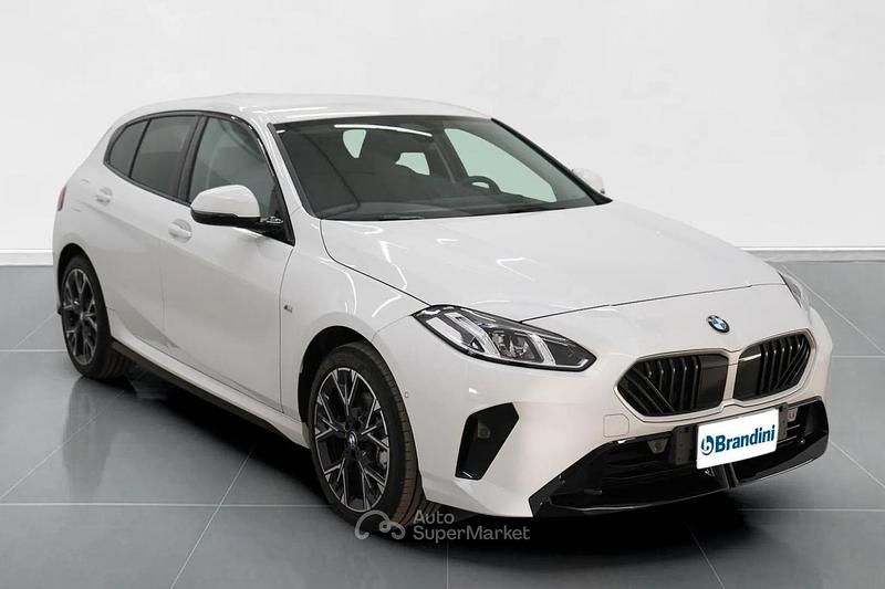Nuova BMW 118 150 CV (110 kW) 2025 Alpin white pastello Utilitaria