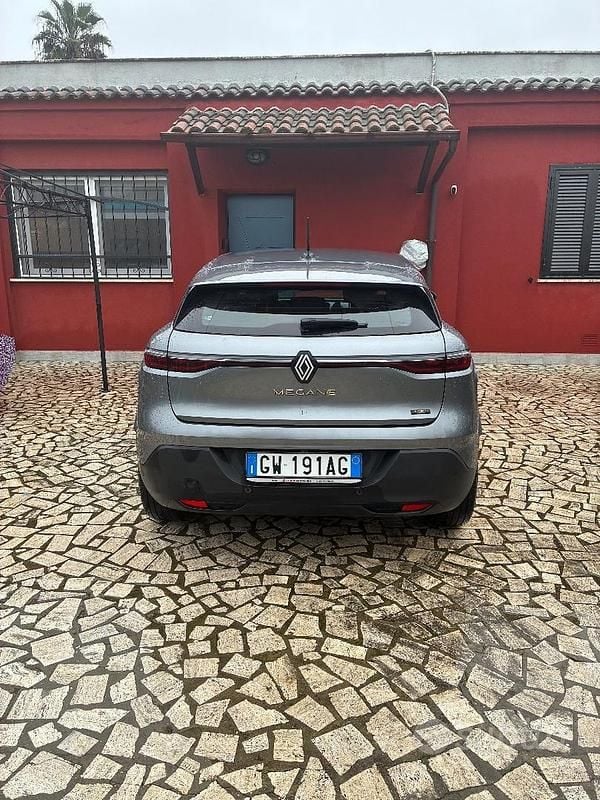Usata Renault Megane E-Tech 95 kW (130 CV) 2024 Grigio Berlina