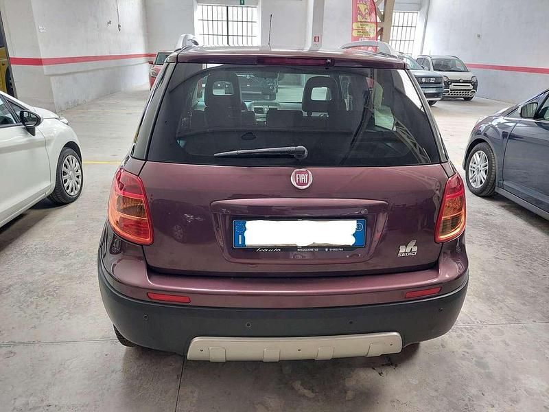 Usata Fiat Sedici Emotion 120 CV (88 kW) 2012 Viola SUV