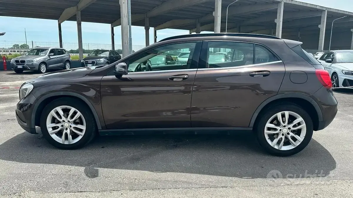 Usata Mercedes GLA220 170 CV (125 kW) 2014 Marrone SUV