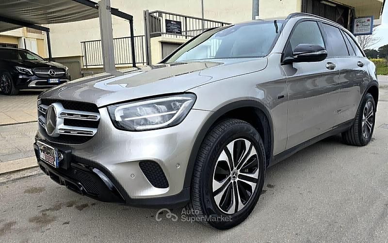 Usata Mercedes GLC300e Business 211 CV (155 kW) 2021 Bronzo SUV