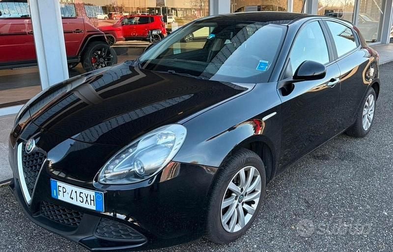 Giallo Usata 2018 Alfa Romeo Giulietta Super Tre volumi | 8400 € (Super prezzo) - Immagine 1/4