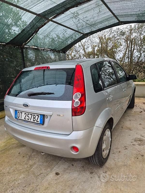 Usata Ford Fiesta 2008 Grigio Utilitaria