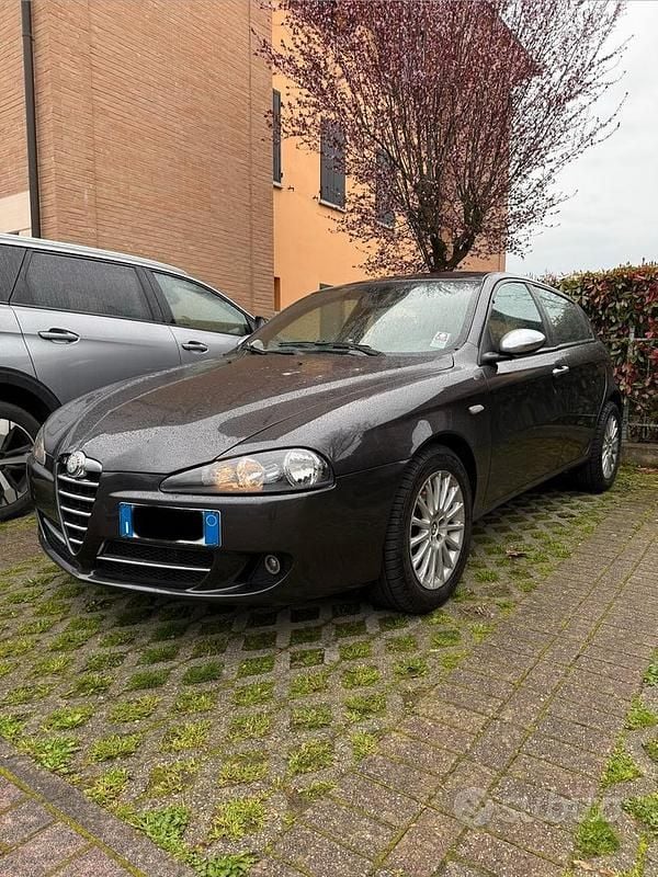 Usata Alfa Romeo 147 150 CV (110 kW) 2007 Grigio Utilitaria