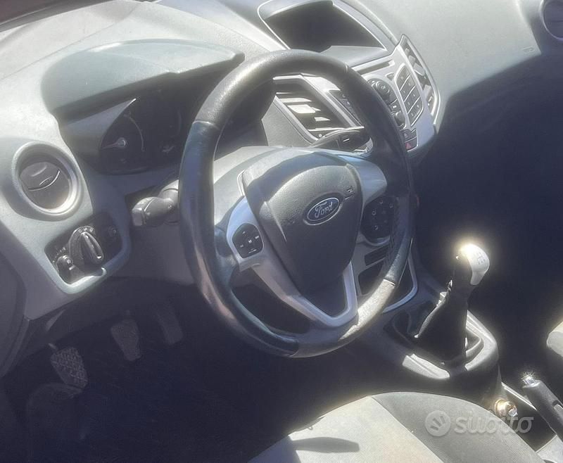 Usata Ford Fiesta 68 CV (50 kW) 2010 Blu Utilitaria