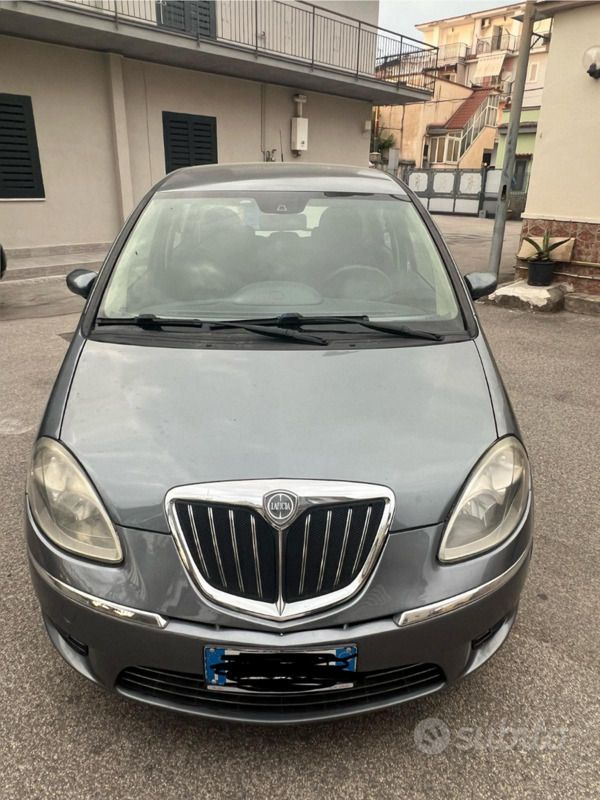 Grigio Usata 2009 Lancia Musa Monovolume | 3500 € (Buon prezzo) - Immagine 1/4